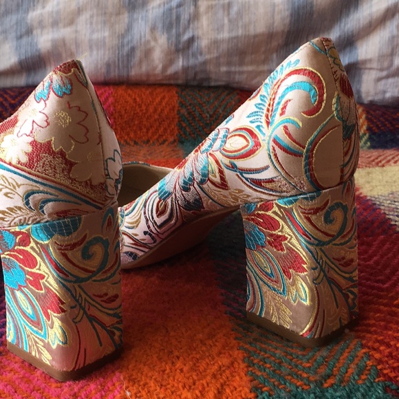 Fancy shoes - Picture 2 of 3